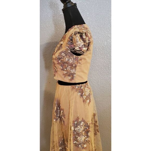 Dress the Population Juliana Floral Embroidered 2-Piece Set‎ Top & Skirt - Picture 10 of 16